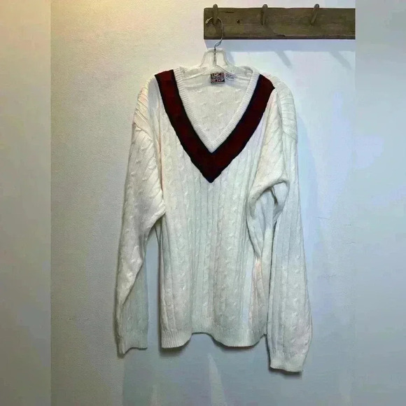 Vintage Patrician preppy V-neck cable sweater size XL
White maroon and navy - Picture 2 of 5